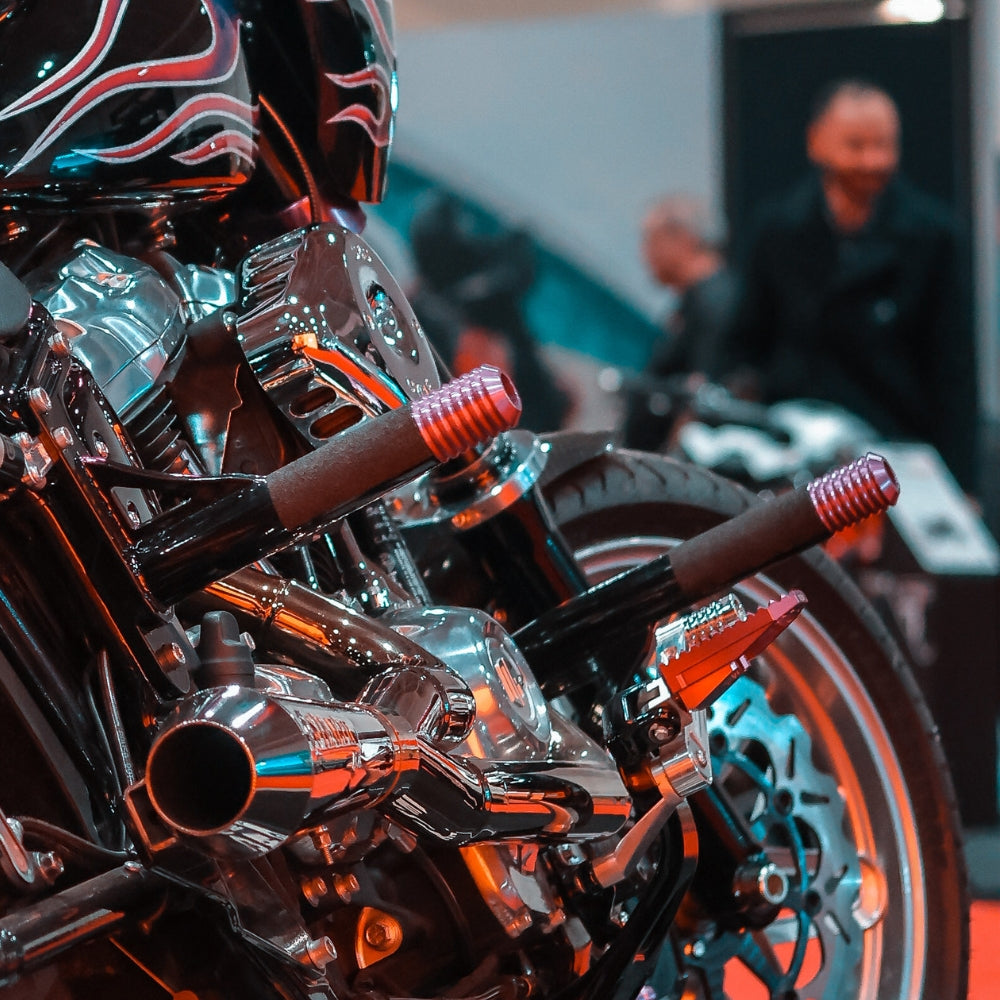 OG HoneyComp V3 Mini Foot Pegs installed on a 2021 Softail Standard FXST