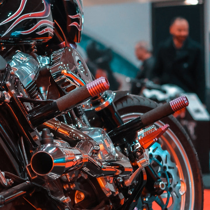 OG HoneyComp V3 Mini Foot Pegs installed on a 2021 Softail Standard FXST